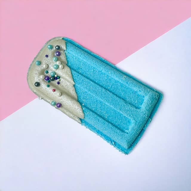 The Lavish Goat - Blue Popsicle Prize Inside Bath Bomb