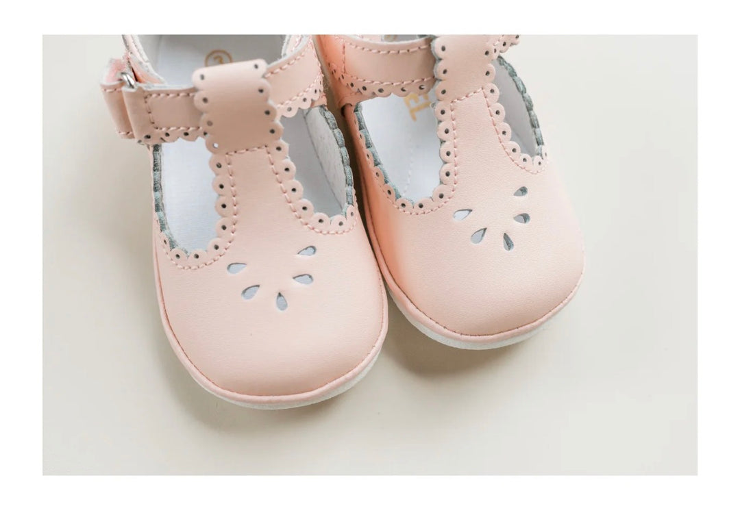 Dottie Scalloped Perforated MJ | Pink
