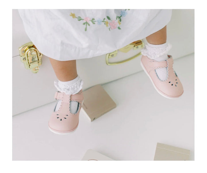 Dottie Scalloped Perforated MJ | Pink