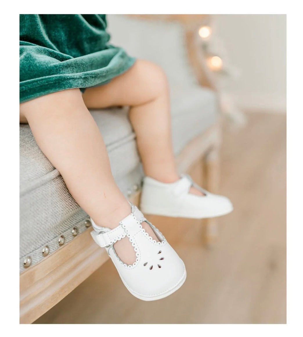 Dottie Scalloped Perforated MJ | White