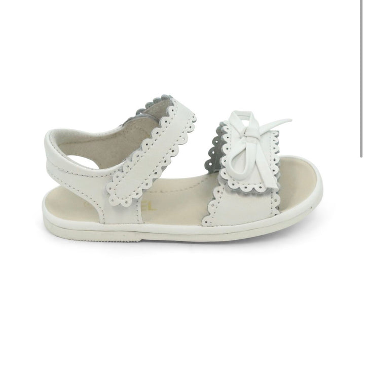 Amelie Scalloped Open Toe Sandal | White