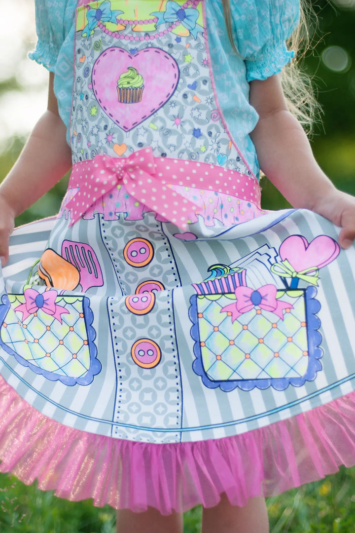 Colour-An-Apron: Size 4-6Y